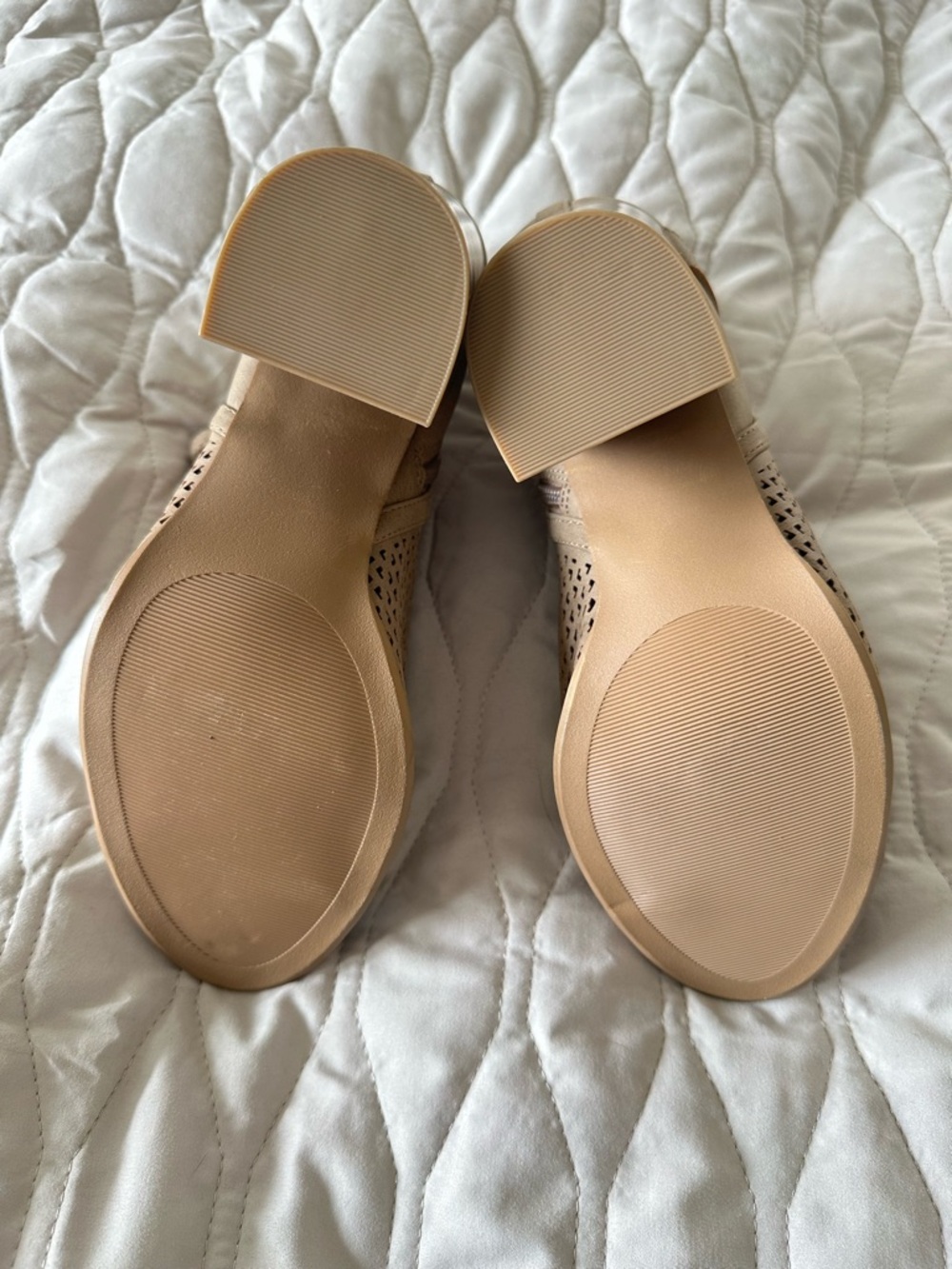 ๐ฅ2/$15 Like New Nude Taupe Tan Laser Cut Perforated Peep Toe Ankle Booties Chic - Picture 3 of 7
